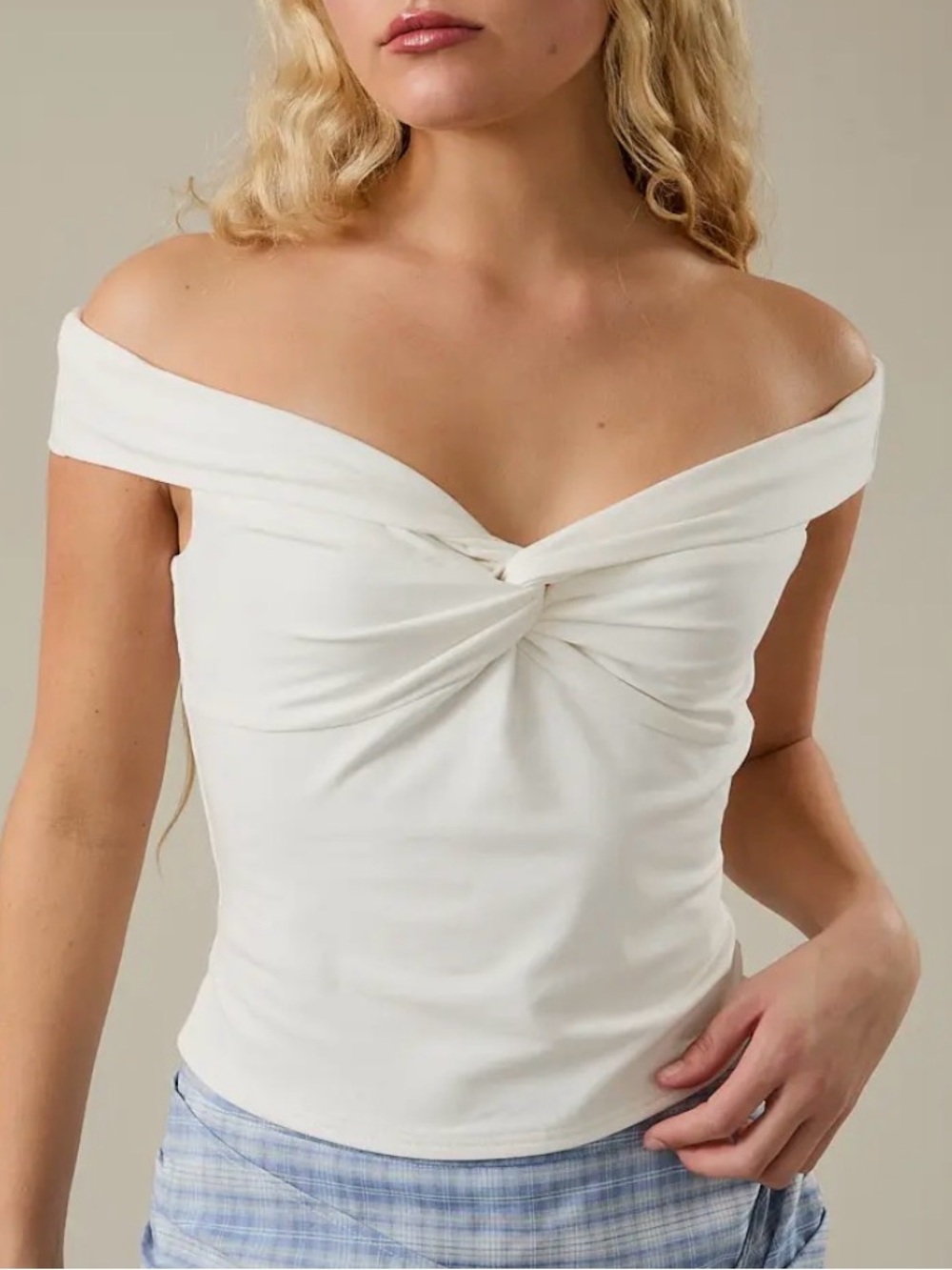 Le Lis Off the Shoulder White Twist Top